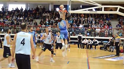 Κάρφωμα α λα ΝΒΑ ο Μολφέτας (video)