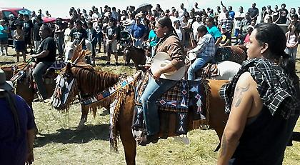 Γιατί ενώνονται οι Ινδιάνοι των ΗΠΑ σε μαζικές διαδηλώσεις (video)