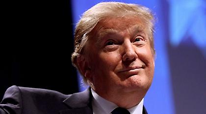 Εκλογές ΗΠΑ: Στην αντεπίθεση ο Τραμπ για την υπόθεση των email - «Στριμωγμένη» η Χίλαρι