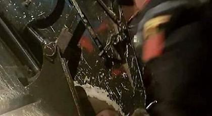 Σοκ από την φωτογραφία φρίκης του ψαρά που τον συνθλίβει απορριμματοφόρο (pics)