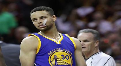 Τρελάθηκε ο Κάρι και σώριασε αντίπαλο στο έδαφος! (video)