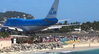 Βίντεο που κόβει την ανάσα: Boeing απογειώνεται και... τους πετά στη θάλασσα!