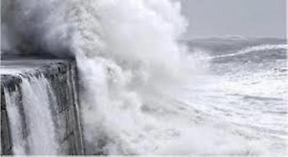 Ο τροπικός κυκλώνας πλήττει την Κρήτη (video)