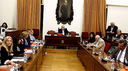 LIVE από τη Βουλή το «πόκερ» για το νέο ΕΣΡ