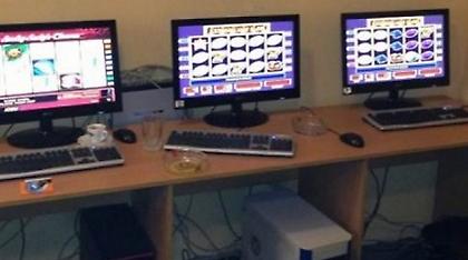 «Φρουτάκια» σε καφετέρια στο Κιάτο Κορινθίας