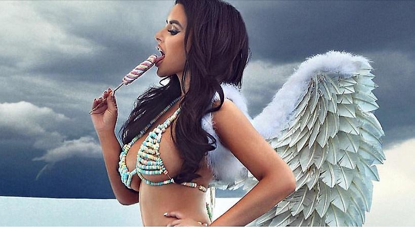 Η Άμπι φορά εσώρουχα από ζαχαρωτά (pics)