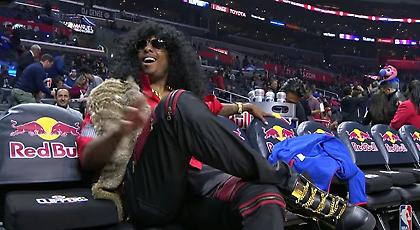 Μασκαράς στο γήπεδο ο Πιρς (video)