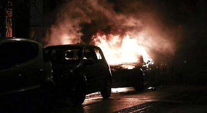 Tρεις εμπρησμοί αυτοκινήτων τα ξημερώματα της Τρίτης στην Καλλιθέα