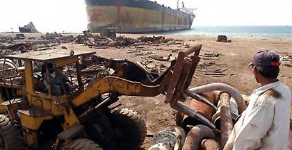 Τουλάχιστον 10 νεκροί από έκρηξη σε διαλυτήριο πλοίων στο Πακιστάν