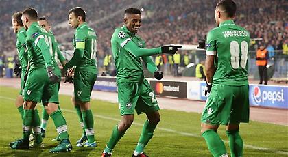 Μείωσε… Τσάκα τσάκα η Άρσεναλ, που έχει μείνει «ξερή» από τη Λουντογκόρετς! (video)