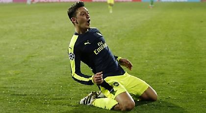 Φωτογράφιζαν τον Εζίλ μέχρι και οι άνθρωποι της ασφάλειας! (pic)