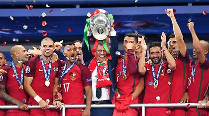 Σάντος: «Αποτέλεσμα ομαδικής δουλειάς η υποψηφιότητά μου για κορυφαίος προπονητής»