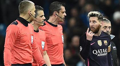 O Μέσι τσακώθηκε ΚΑΙ με τον διαιτητή στο ημίχρονο