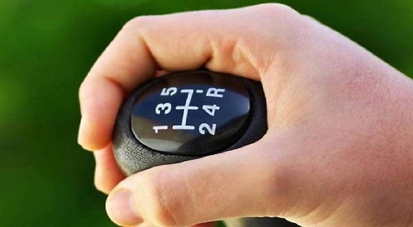 Τι δεν πρέπει να κάνουμε με το κιβώτιο ταχυτήτων και το συμπλέκτη στο αυτοκίνητό μας (video)