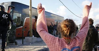 Φεύγουν και τα τελευταία γυναικόπαιδα από το Καλαί