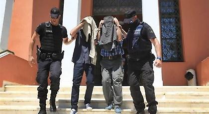 Υπό κράτηση οι 8 Τούρκοι στρατιωτικοί – Εμφανίστηκαν στην εισαγγελία εφετών σήμερα