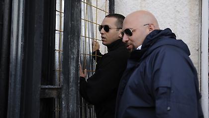 Σόου Κασιδιάρη στον Βοτανικό -Ανέβηκε στα κάγκελα για το μουσουλμανικό τέμενος (pics)