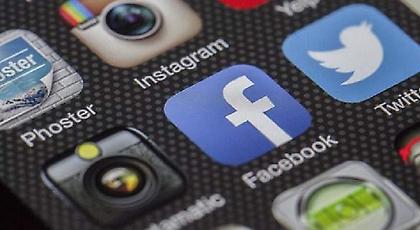 Απίστευτο: Το Facebook έβαλε τα «Αρχαία Ελληνικά» στην επιλογή γλώσσας -Πώς ενεργοποιούνται