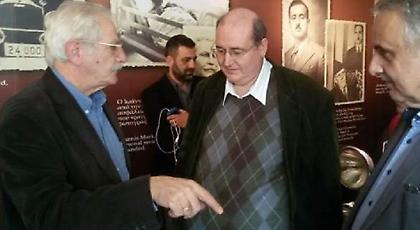 Οι τσικουδιές του Νίκου Φίλη στα Χανιά (pics)