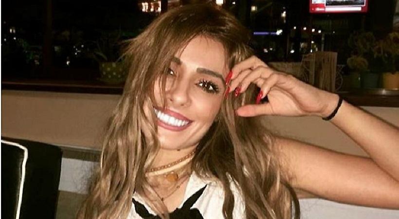 Η Μίνα Αρναούτη στέκεται για πρώτη φορά στα πόδια της 9 μήνες μετά το τροχαίο