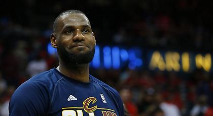 Ο Λεμπρόν στο πάρτι των θρύλων, ο Χακίμ στην… απέξω (σκίτσο)