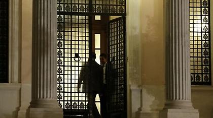 «Ανασχηματισμός» και στο Μαξίμου: Επιστρέφει ο Μιχόπουλος αντί του Τσέκερη