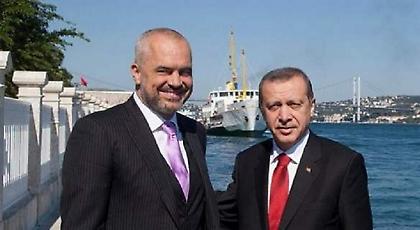 Η Τουρκία χρηματοδότησε τις στολές αστυνομικών της Αλβανίας