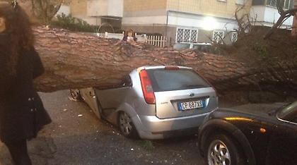 Δείτε τον ανεμοστρόβιλο που σκόρπισε τον θάνατο στη Ρώμη