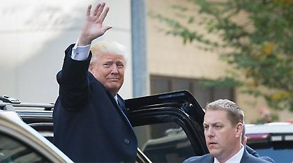 Τραμπ: «Είναι λυπηρό που δεν με ψήφισε ο Μπους»