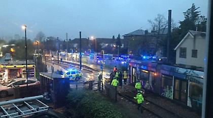 Ανατροπή τραμ στο Λονδίνο: Παγιδευμένοι και τραυματίες