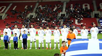 Συνθήματα υπέρ Ολυμπιακού και κατά Τζαβέλλα στο παιχνίδι της Εθνικής