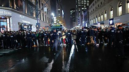 Δεκάδες χιλιάδες Αμερικανοί στους δρόμους κατά του Τραμπ: Δεν είναι ο πρόεδρός μας