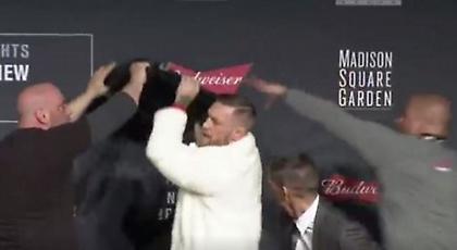 Παραλίγο να πλακωθούν στο ξύλο στη συνέντευξη Τύπου (video)