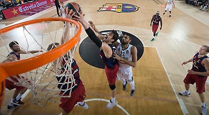 Τρίποντο πίσω από το κέντρο στο Μπαρτσελόνα-Ζαλγκίρις (video)