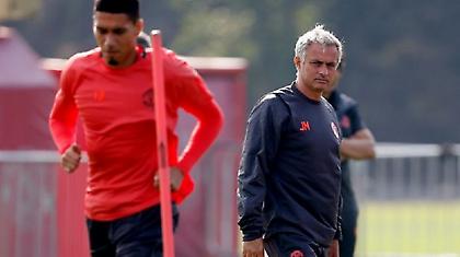 Τουλάχιστον ένα μήνα εκτός ο Σμόλινγκ –εκτεθειμένος ο Μουρίνιο απέναντί του