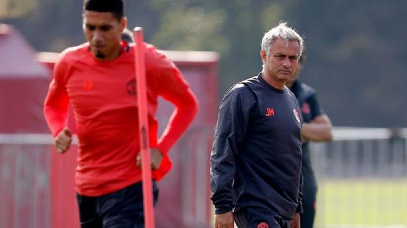 Τουλάχιστον ένα μήνα εκτός ο Σμόλινγκ –εκτεθειμένος ο Μουρίνιο απέναντί του