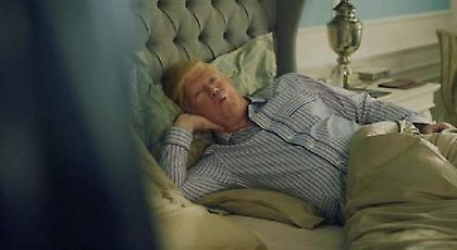 Επική διαφήμιση: Ο Ομπάμα ξυπνάει και βλέπει στο κρεβάτι του τον Τραμπ (video)