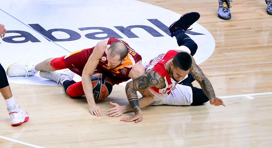 Χαμένος στην… Πόλη ο Ολυμπιακός!