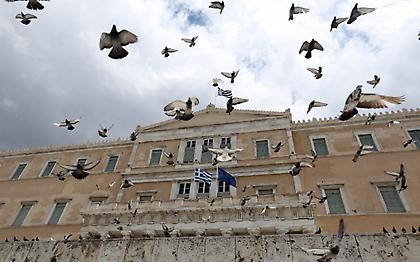 Νίκος Βούτσης και πολιτικοί αρχηγοί αποχαιρετούν τον δημοσιογράφο Γιώργο Γεωργιάδη