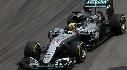 Στο νήμα ο επιμένων… Χάμιλτον!