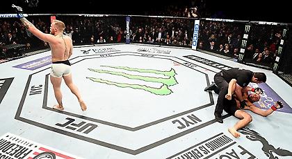 Ιστορική νίκη για ΜακΓκρέγκορ