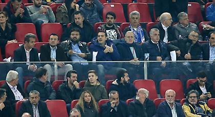 Και ο Τσίπρας είδε Εθνική, με εκλεκτή παρέα (pics/video)