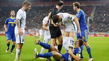 Ο Τζέκο ξεβράκωσε τον Σωκράτη και... ροντέο στο Φάληρο με δύο αποβολές! (video)