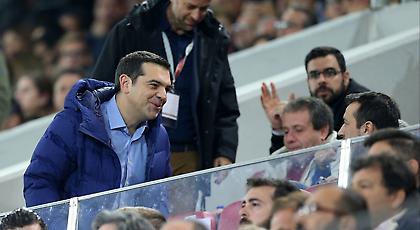 Τρομεροί διάλογοι ανάμεσα σε Τσίπρα-παίκτες στα αποδυτήρια