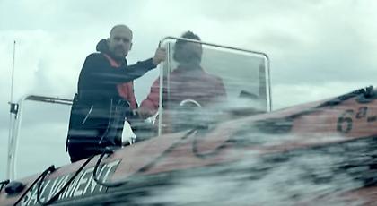 Συγκλονίζει το σποτ του Γκουαρντιόλα για τους πρόσφυγες (video)