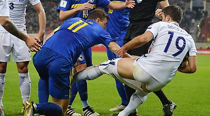 Ποδοσφαιρικά ξεβρακώματα: Σωκράτη, το 'χουν πάθει κι άλλοι (video)