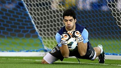 Δεν θα πιστεύετε πόσο καλός τερματοφύλακας είναι o Λουίς Σουάρες! (vid)