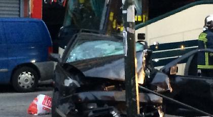 Αυτοκίνητο καρφώθηκε σε κολόνα στα Πατήσια