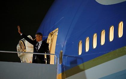 Πέταξε για Αθήνα ο Ομπάμα - Η επιβίβαση στο Air Force One (video)