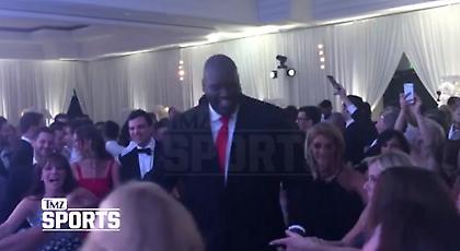 Φοβερός Σακίλ: Χορεύει σαν τρελός σε εβραϊκό γάμο (video)